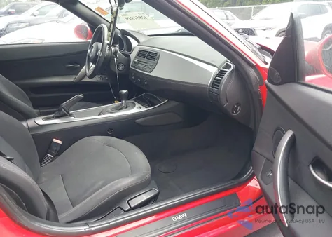 2005 BMW Z4 2.5I z USA, uszkodzony, nr VIN 4USBT33585LR70798